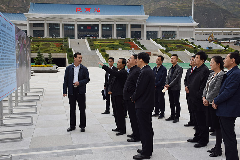 最高人民法院副院長景漢朝一行視察隴南站及階州廣場(chǎng)