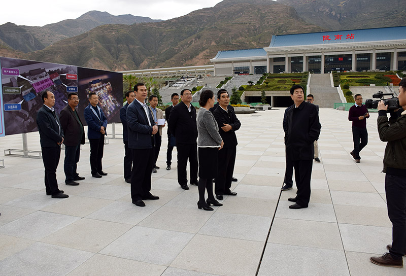 最高人民法院副院長景漢朝一行視察隴南站及階州廣場(chǎng)