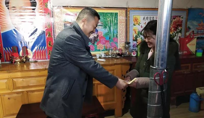 堅(jiān)持精準(zhǔn)幫扶，合力脫貧攻堅(jiān)——市龍江城鄉(xiāng)發(fā)展集團(tuán)、隴南太平洋財(cái)險(xiǎn)公司聯(lián)合開展幫扶文縣橋頭鎮(zhèn)安子坡村2019年春節(jié)慰問活動