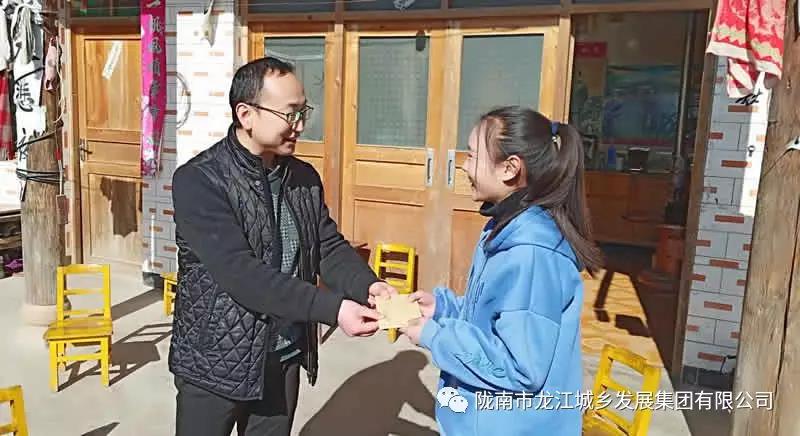 堅(jiān)持精準(zhǔn)幫扶，合力脫貧攻堅(jiān)——市龍江城鄉(xiāng)發(fā)展集團(tuán)、隴南太平洋財(cái)險(xiǎn)公司聯(lián)合開展幫扶文縣橋頭鎮(zhèn)安子坡村2019年春節(jié)慰問活動