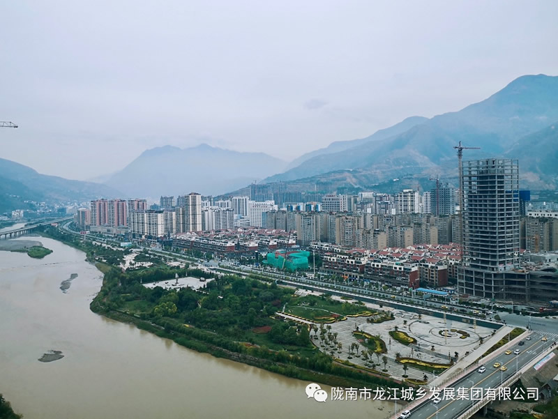 匠心傾注、喜封金頂——龍江?雙子座商住小區(qū)主體順利封頂