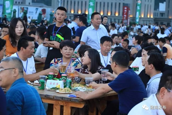 好嗨喲！隴南第一屆青島啤酒節(jié)開幕啦，為期8天