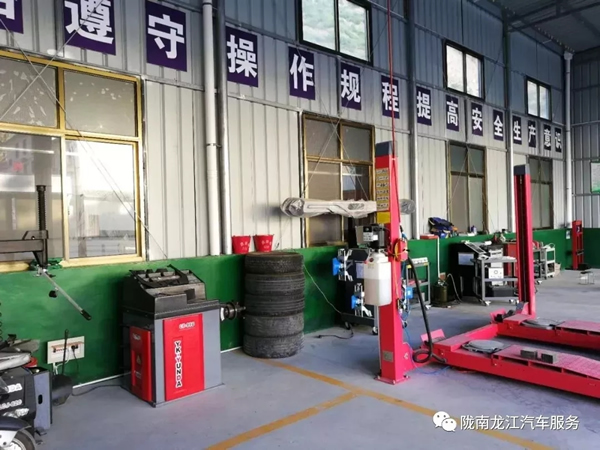 金錘鈑金，銀槍噴漆！龍江汽修值得信賴！