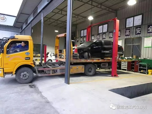 金錘鈑金，銀槍噴漆！龍江汽修值得信賴！