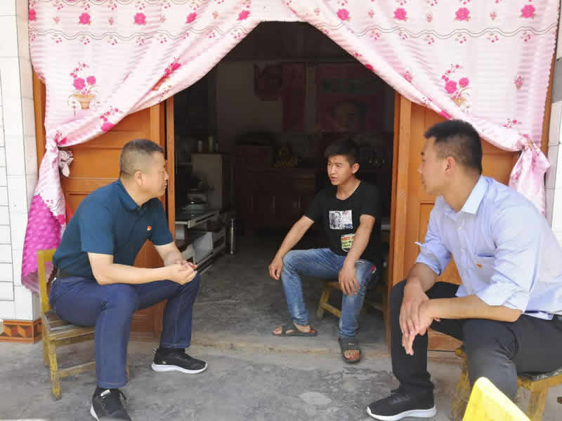 “感黨恩、憶黨史”，--市龍江城鄉(xiāng)發(fā)展集團公司開展慶祝建黨99周年主題黨日活動